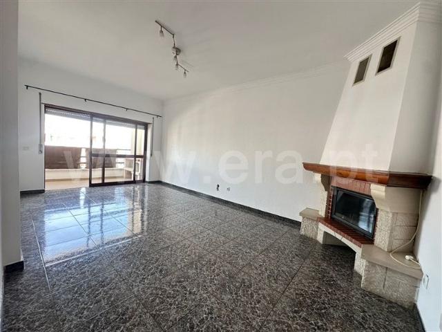 Apartamento alugar em Santo António da Caparica, Almada