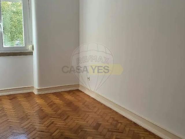 Apartamento alugar em Bairro de São Miguel, Lisboa