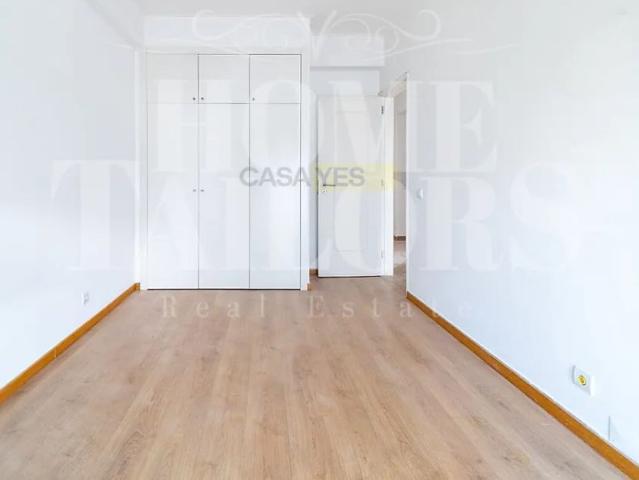 Apartamento alugar em Bairro de Santa Cruz de Benfica, Lisboa