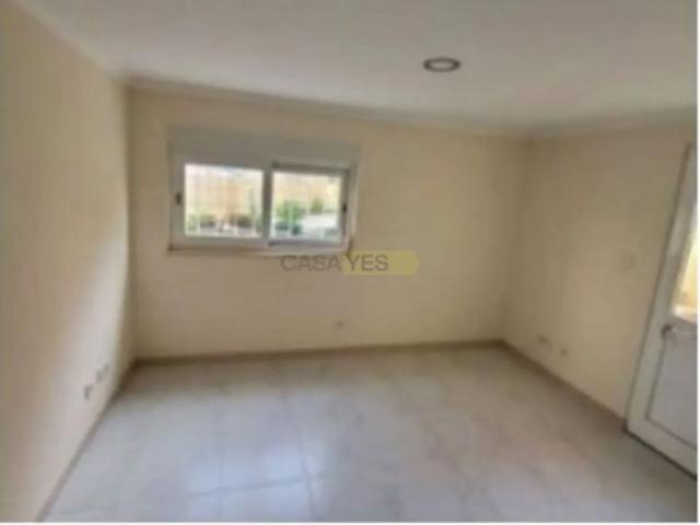 Apartamento alugar em Bairro de Santa Cruz de Benfica, Lisboa