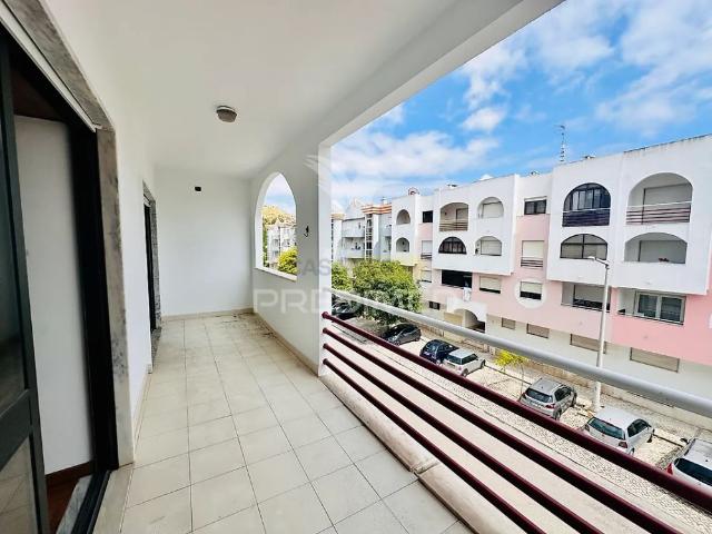 Apartamento alugar em Santo António da Caparica, Almada