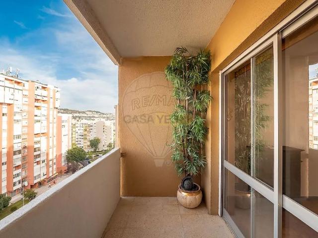 Apartamento alugar em Encosta do Sol, Amadora