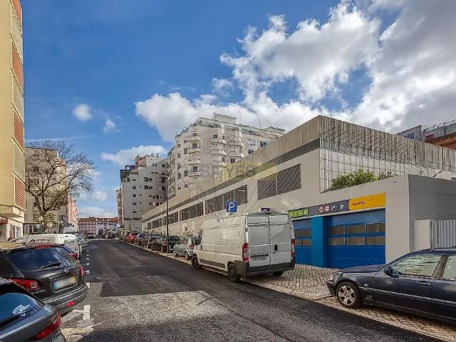 Apartamento alugar em Santo Condestável, Lisboa