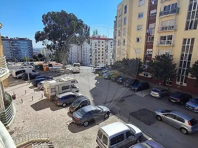 Apartamento alugar em Monte Abraão, Massamá e Monte Abraão