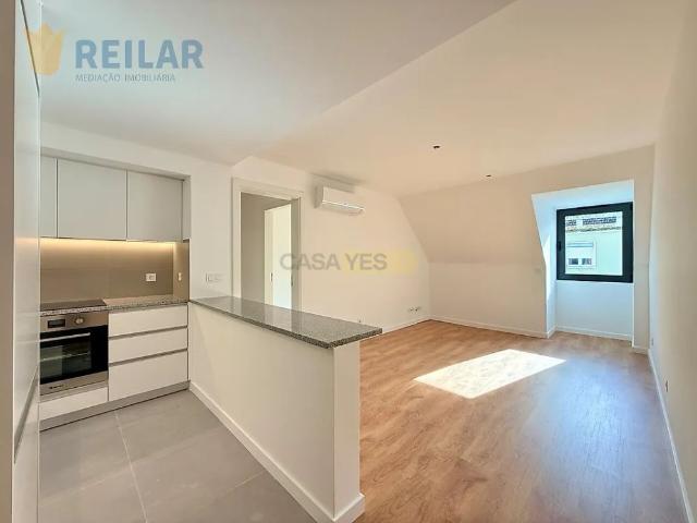 Apartamento alugar em Santiago Dos Velhos, Lisboa
