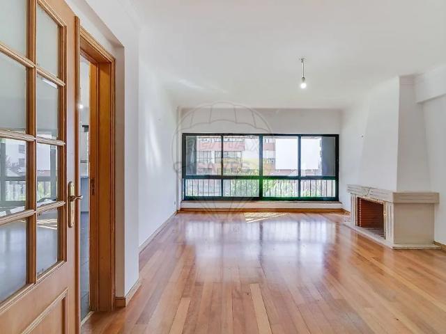 Apartamento alugar em Núcleo Urbano Histórico de Oeiras, Oeiras