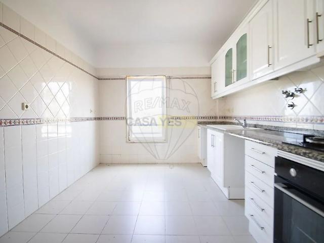 Apartamento alugar em Bairro dos Navegadores, Oeiras