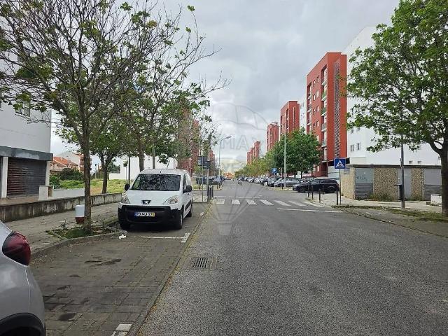 Apartamento alugar em Santa Clara, Lisboa