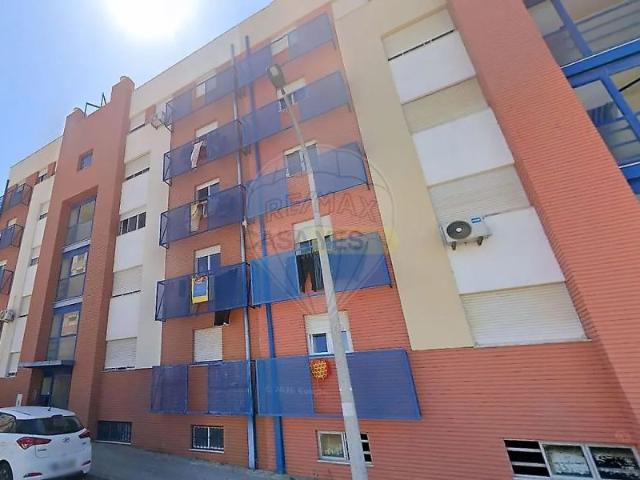 Apartamento alugar em Cidade Sol, Santo António da Charneca
