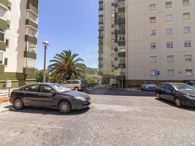 Apartamento alugar em Santo António dos Cavaleiros e Frielas, Loures