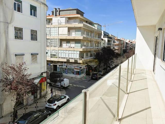 Apartamento alugar em Baixa de Algés, Oeiras