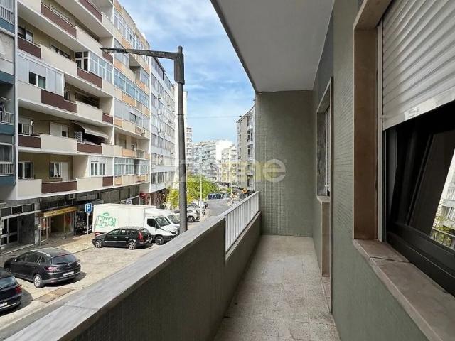 Apartamento alugar em Castelo, Almada