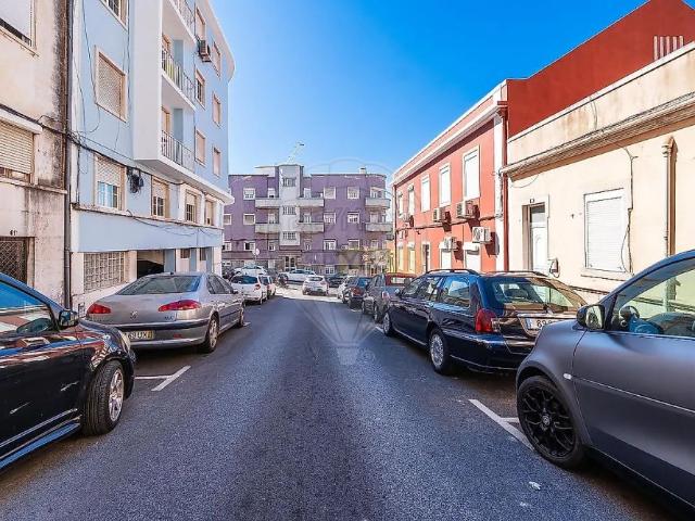 Apartamento alugar em Santo Condestável, Lisboa