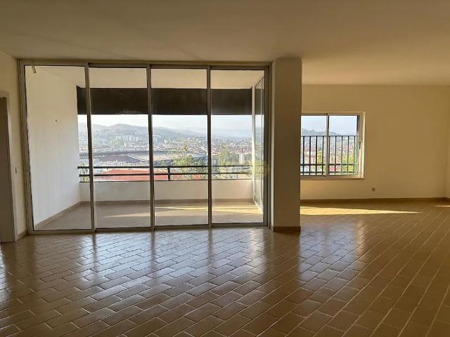 Apartamento alugar em Coimbra (Sé Nova, Santa Cruz, Almedina e São Bartolomeu), Coimbra