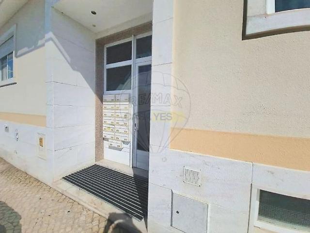 Apartamento alugar em Bairro Courelas do Rego, Santiago Dos Velhos
