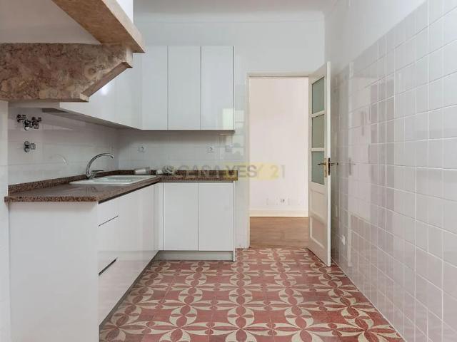 Apartamento alugar em Bairro de São Miguel, Lisboa