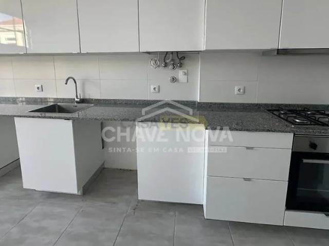 Apartamento alugar em Bairro de São Miguel, Lisboa