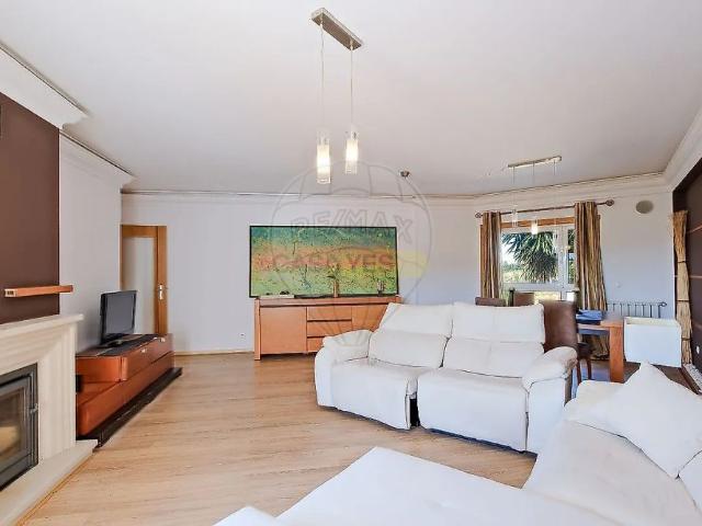 Apartamento alugar em Urbanização Casas do Lago, Amadora