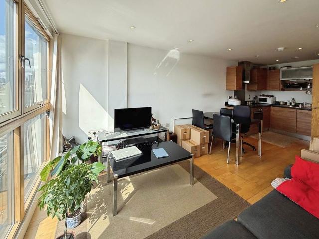 Studio for rent in Richmond Hill, West Yorkshire