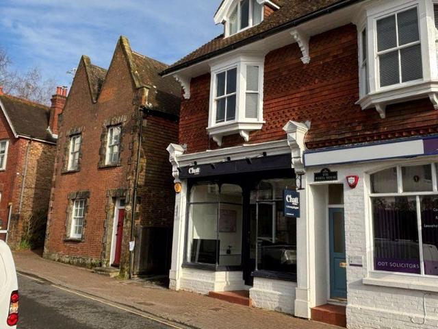 Flat for rent in Perryfields, West Sussex