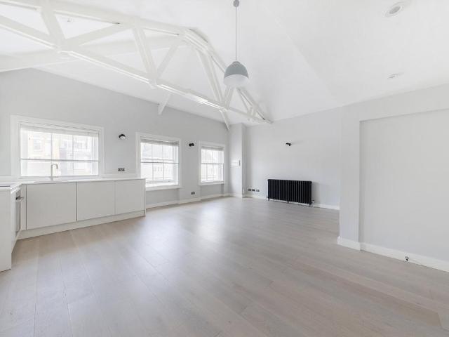 Flat for rent in Chinatown, Greater London