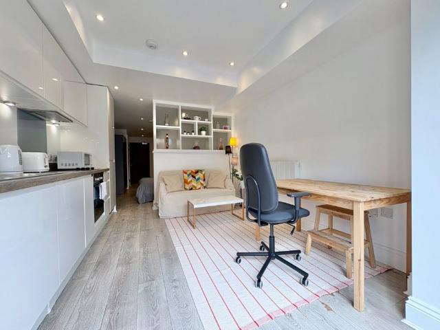 Studio for rent in Hyde Park, West Yorkshire