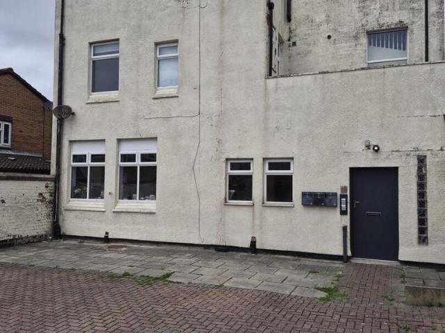 Flat for rent in Calderstones