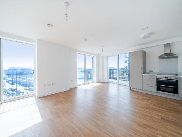 Apartment for rent in Roding Riverside, Greater London