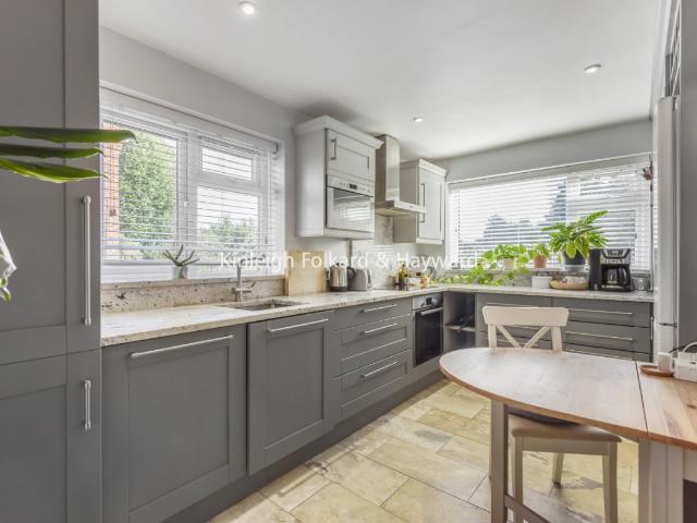 Apartment for rent in Shortlands, Greater London