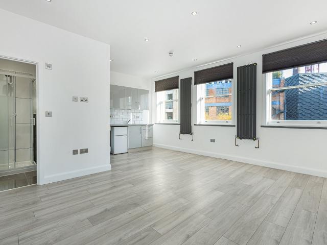 Apartment for rent in West Kensington, Greater London