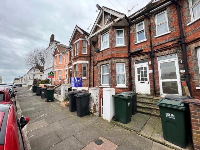 Apartment for rent in Roselands, Eastbourne