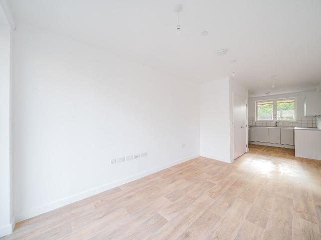 Apartment for rent in Roding Riverside, Greater London