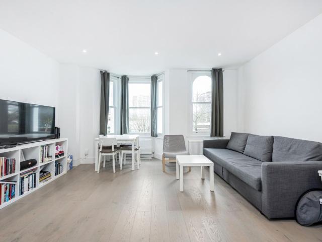 Apartment for rent in West Kensington, Greater London