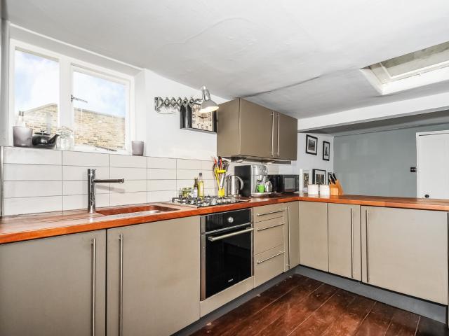 Apartment for rent in Stockwell, Greater London