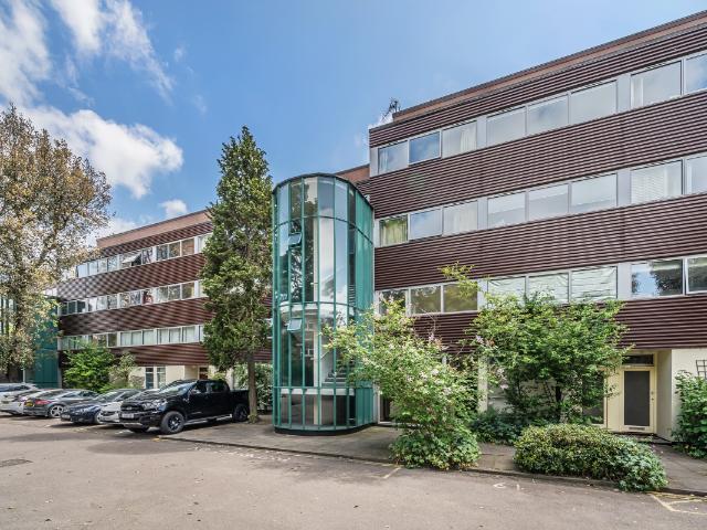 Apartment for rent in Southfields, Greater London