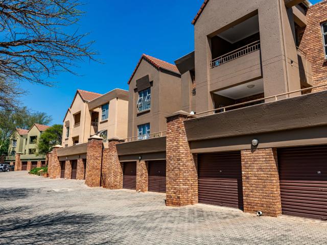 Apartment for rent in Constantia Kloof, Roodepoort