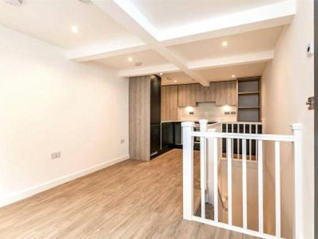 Apartment for rent in Redhill, Reigate and Banstead
