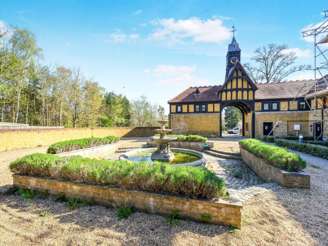 Apartment for rent in Red Hill, Surrey