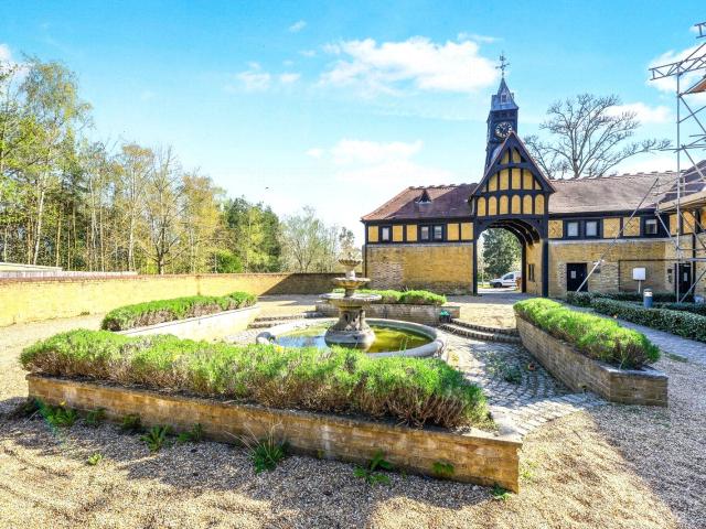 Apartment for rent in Red Hill, Surrey