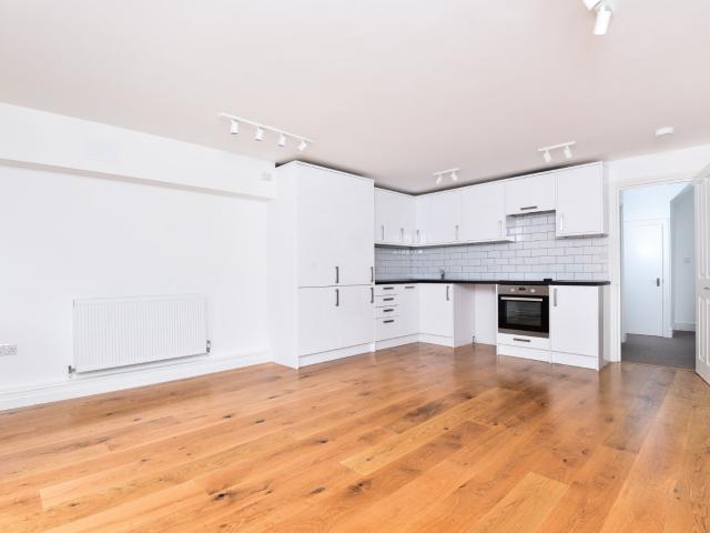 Apartment for rent in Furzedown, Greater London