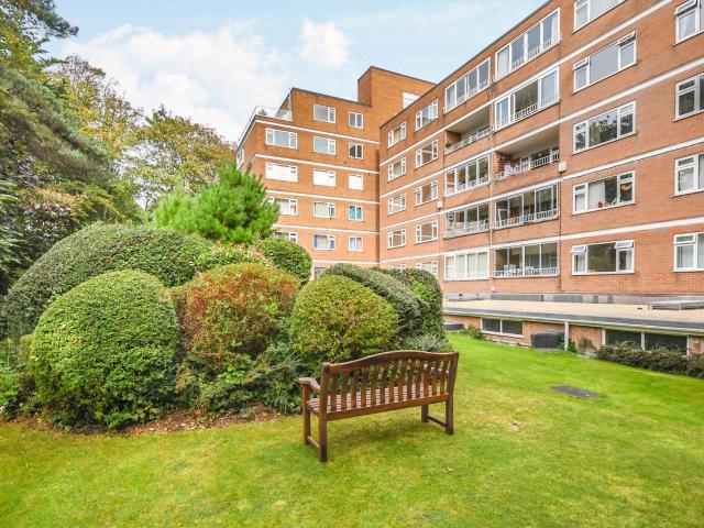 Apartment for rent in Lansdowne, Charminster
