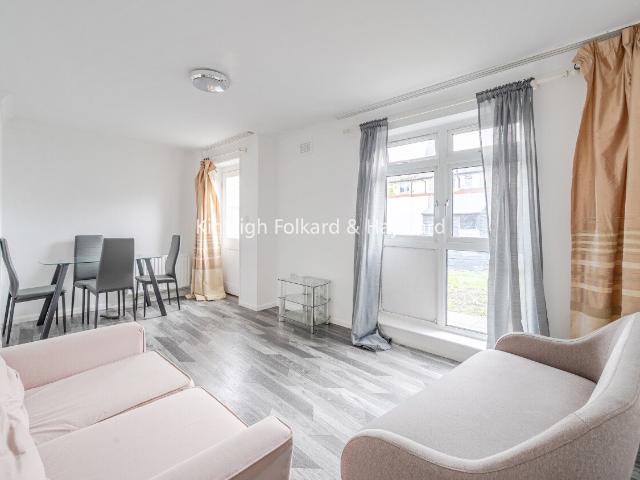 Apartment for rent in Furzedown, Greater London