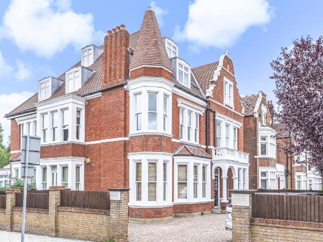 Apartment for rent in Southfields, Greater London