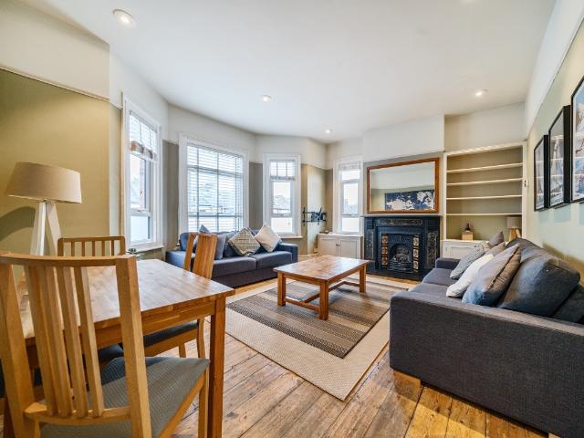Apartment for rent in Earlsfield, Greater London