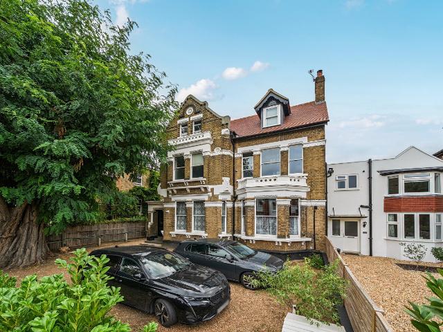 Apartment for rent in Earlsfield, Greater London