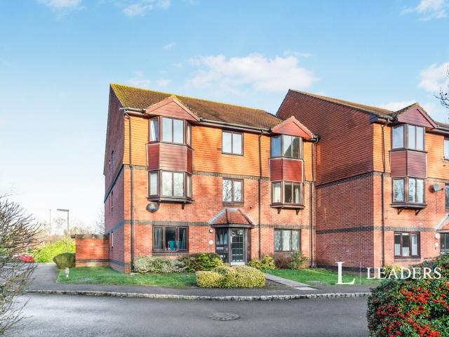 Apartment for rent in Horsell, Woking