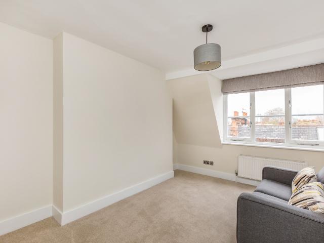 Apartment for rent in Brompton, Greater London