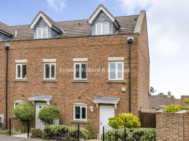 Apartment for rent in Petts Wood, Greater London