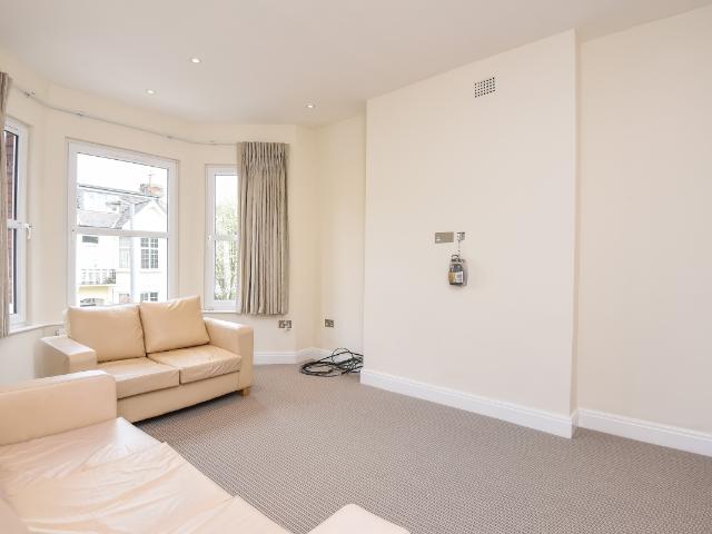 Apartment for rent in Southfields, Greater London