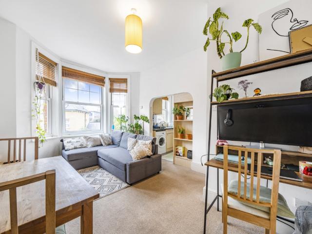 Apartment for rent in Stockwell, Greater London